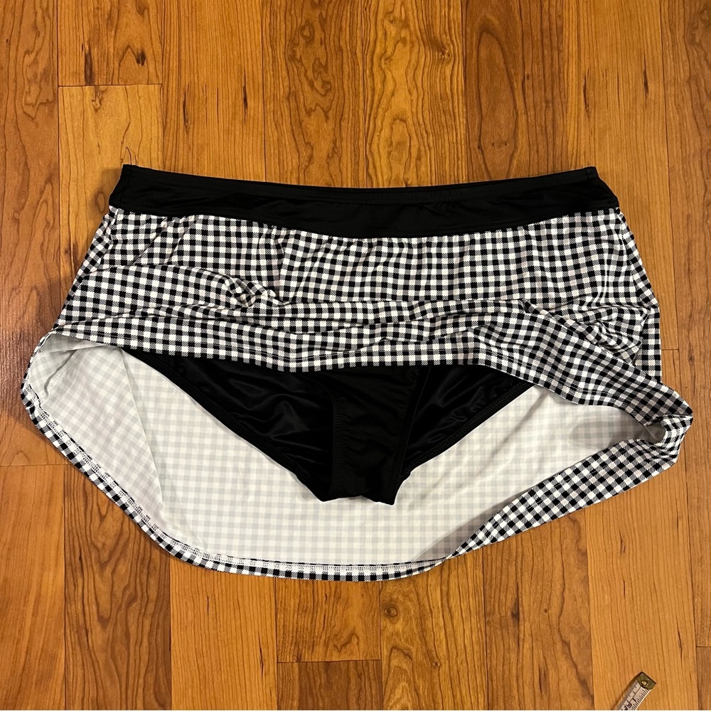 Lands’ End 18W Black/White Tummy Control Swim Skirt, Excellent Condition - Picture 3 of 6